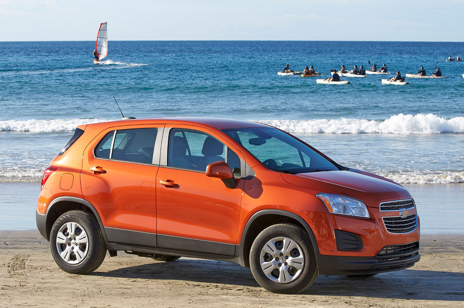 Comparison Chevrolet Trax SUV 2016 vs Suzuki Grand  